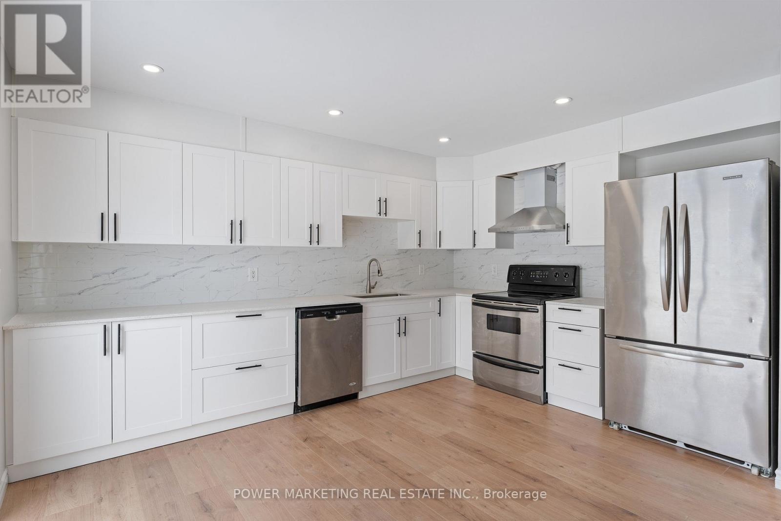 730 Scala Avenue, Ottawa, ON - Indoor Photo Showing Kitchen With Stainless Steel Kitchen