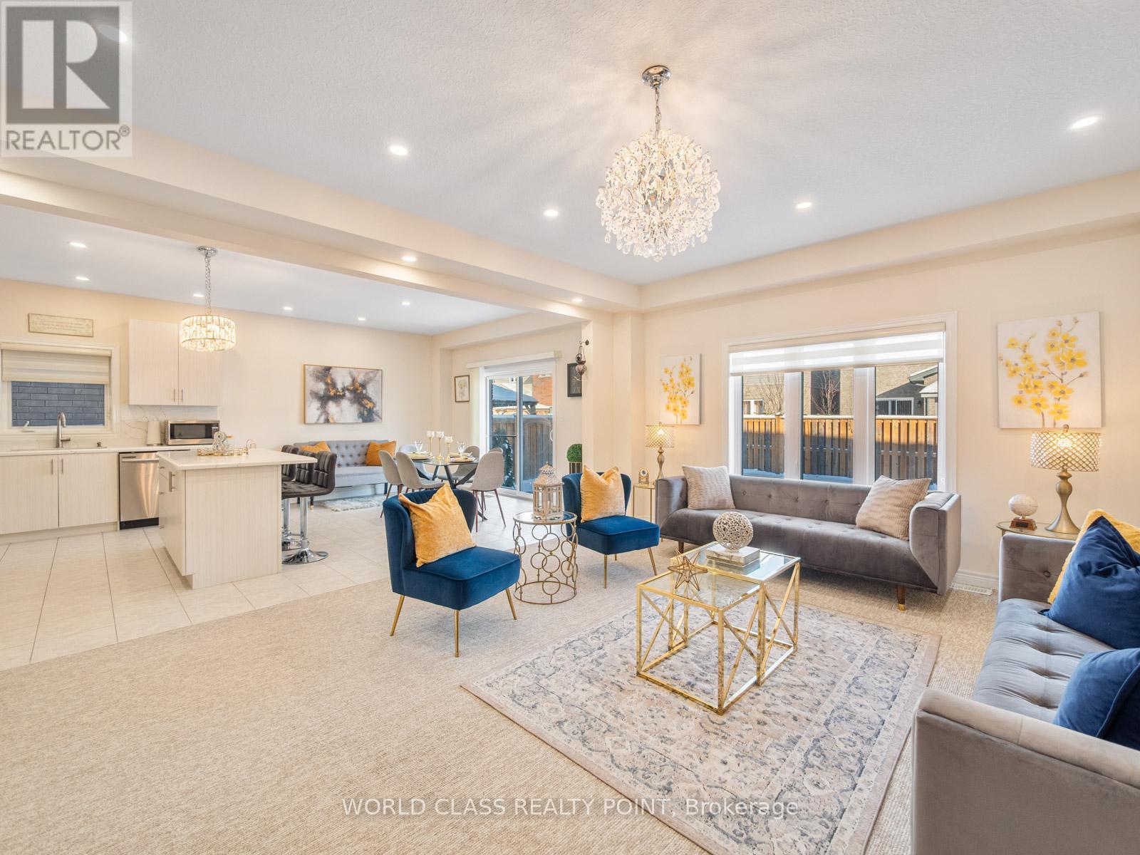 22 Bethune Avenue, Hamilton, ON - Indoor Photo Showing Living Room