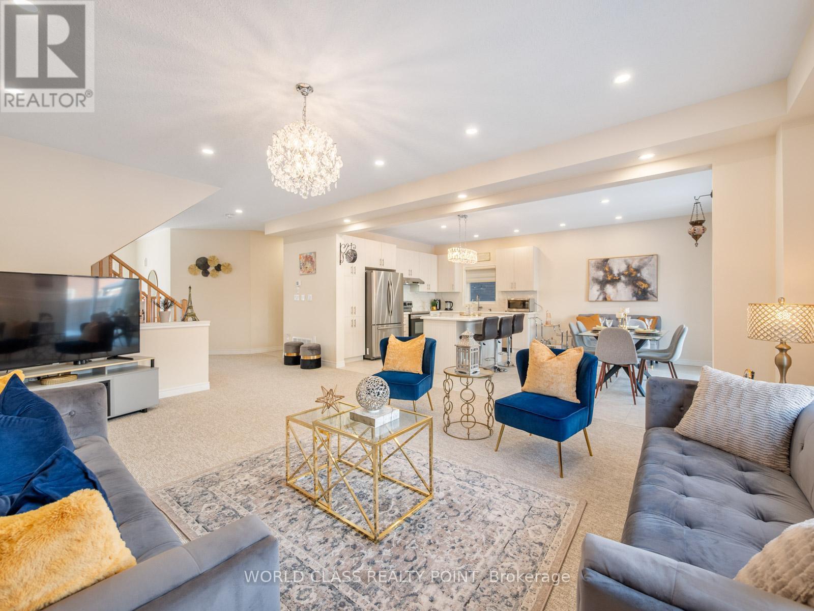 22 Bethune Avenue, Hamilton, ON - Indoor Photo Showing Living Room