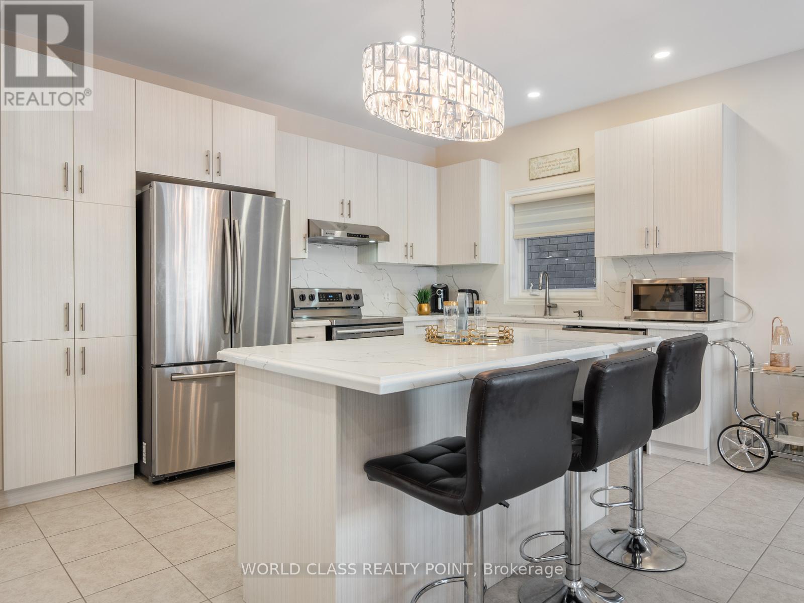 22 Bethune Avenue, Hamilton, ON - Indoor Photo Showing Kitchen With Stainless Steel Kitchen With Upgraded Kitchen