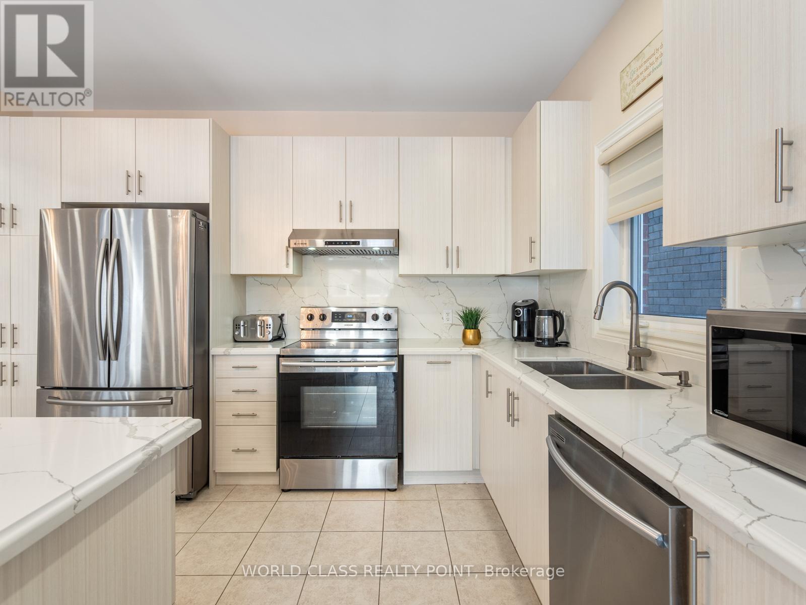 22 Bethune Avenue, Hamilton, ON - Indoor Photo Showing Kitchen With Stainless Steel Kitchen With Double Sink With Upgraded Kitchen