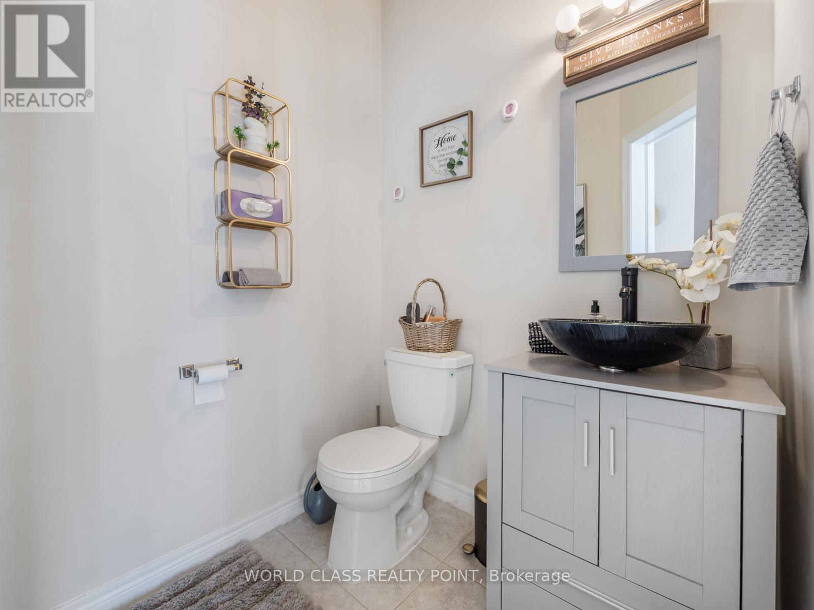 22 Bethune Avenue, Hamilton, ON - Indoor Photo Showing Bathroom