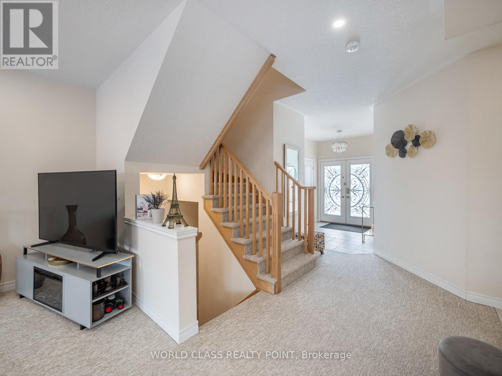 22 Bethune Avenue, Hamilton, ON - Indoor Photo Showing Other Room