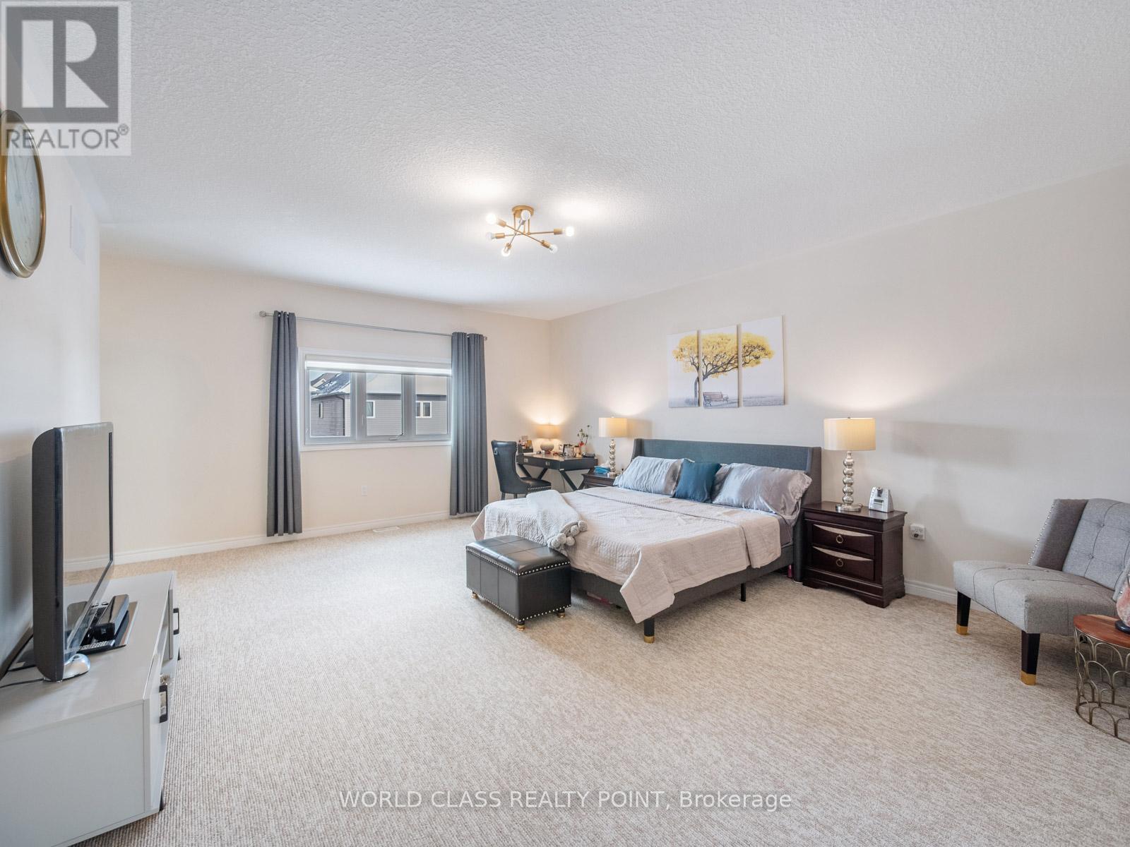 22 Bethune Avenue, Hamilton, ON - Indoor Photo Showing Bedroom