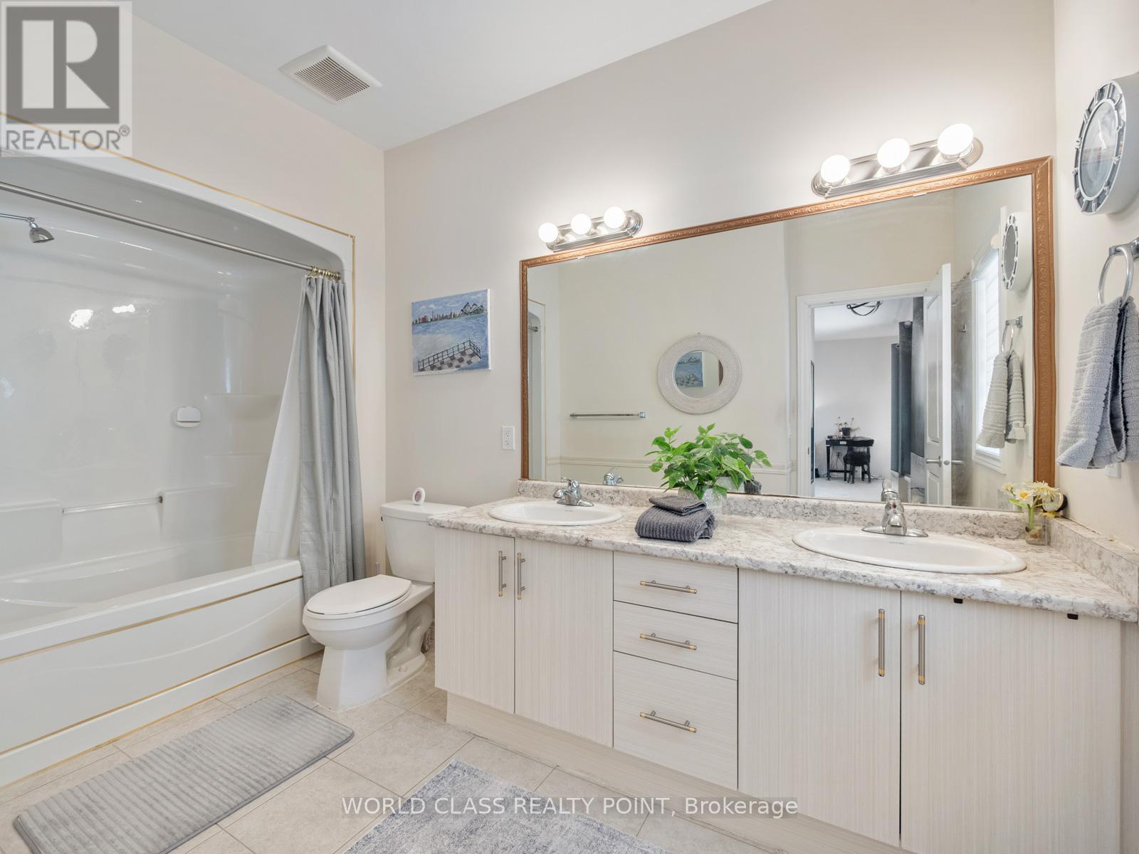 22 Bethune Avenue, Hamilton, ON - Indoor Photo Showing Bathroom