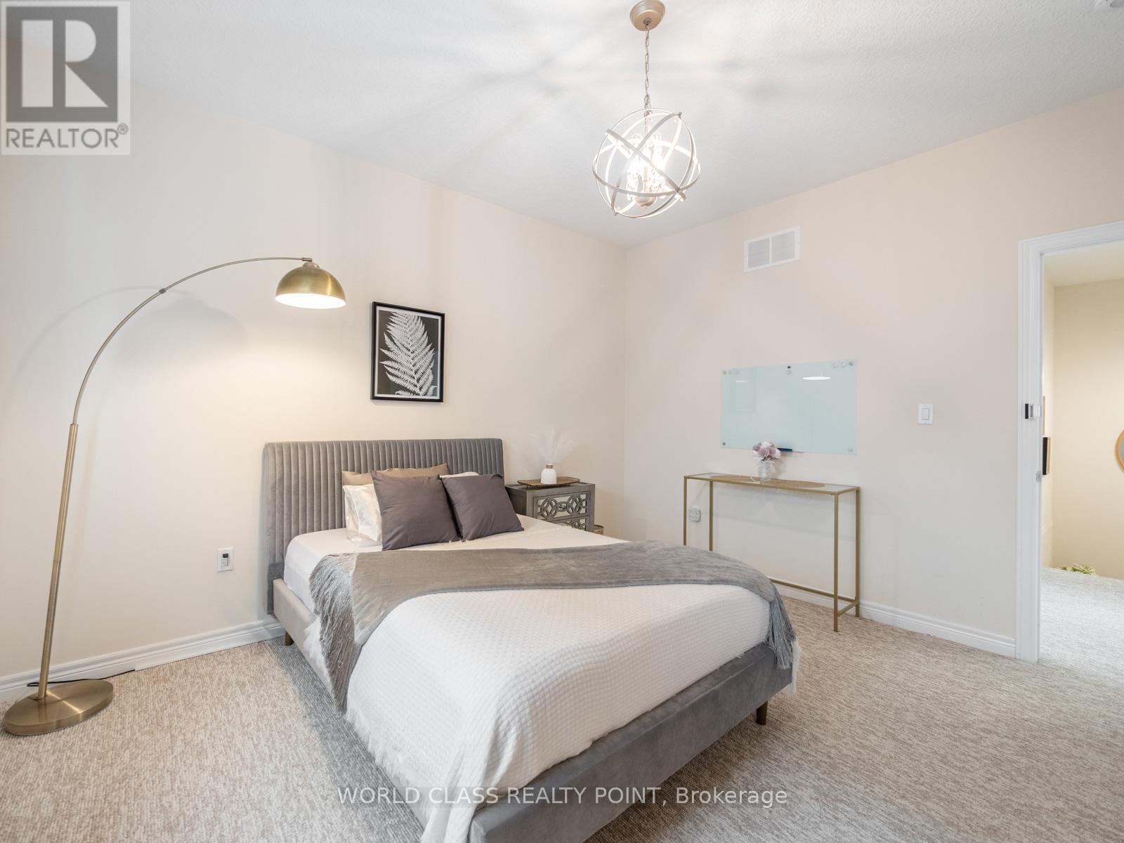 22 Bethune Avenue, Hamilton, ON - Indoor Photo Showing Bedroom