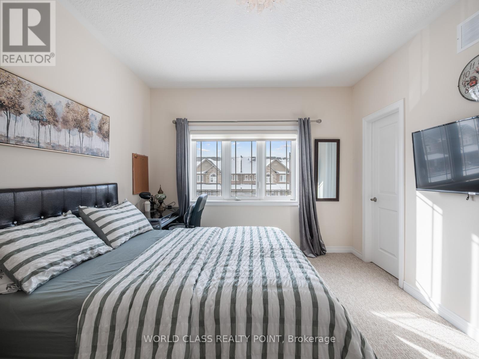 22 Bethune Avenue, Hamilton, ON - Indoor Photo Showing Bedroom