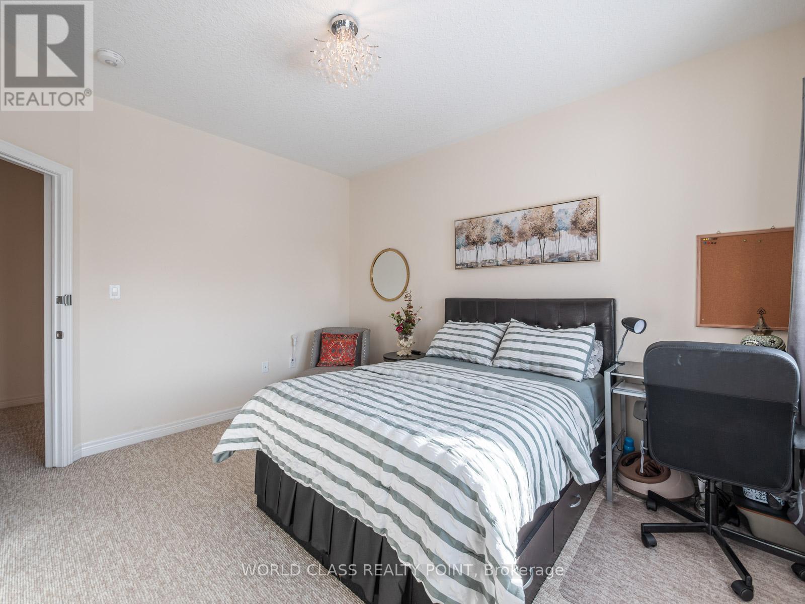 22 Bethune Avenue, Hamilton, ON - Indoor Photo Showing Bedroom