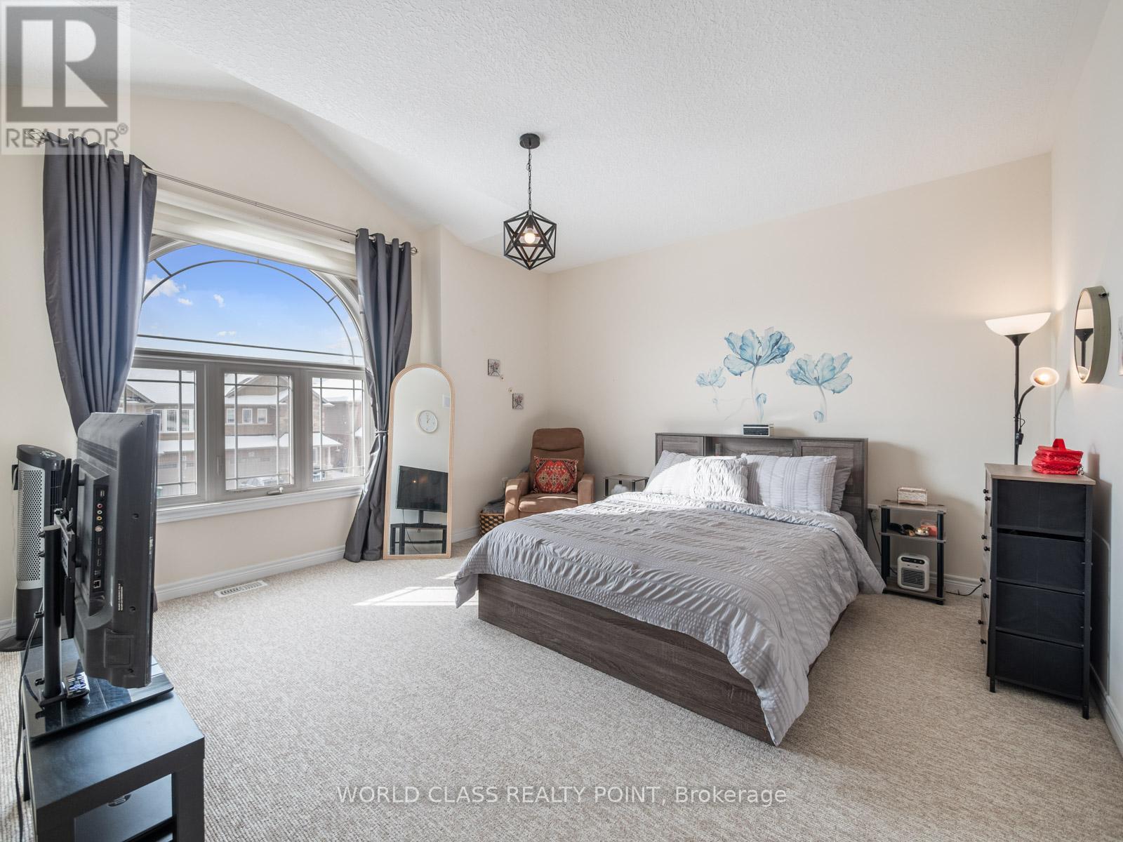 22 Bethune Avenue, Hamilton, ON - Indoor Photo Showing Bedroom