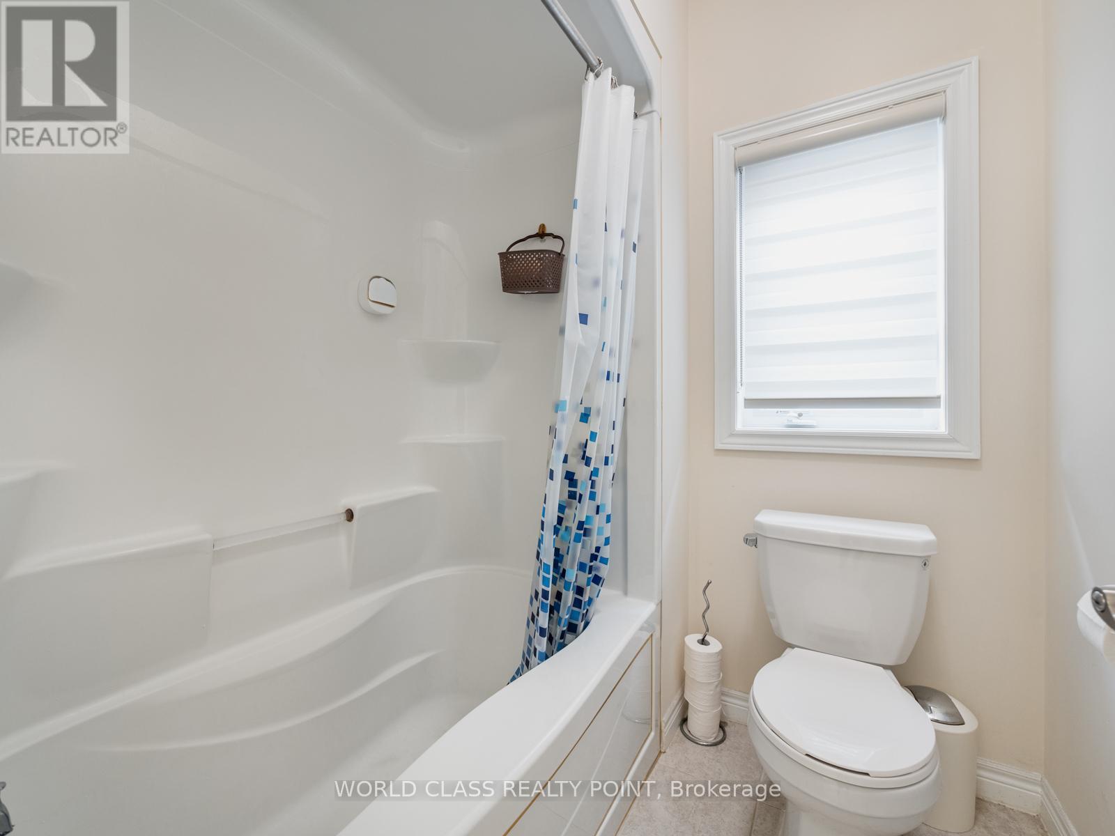22 Bethune Avenue, Hamilton, ON - Indoor Photo Showing Bathroom