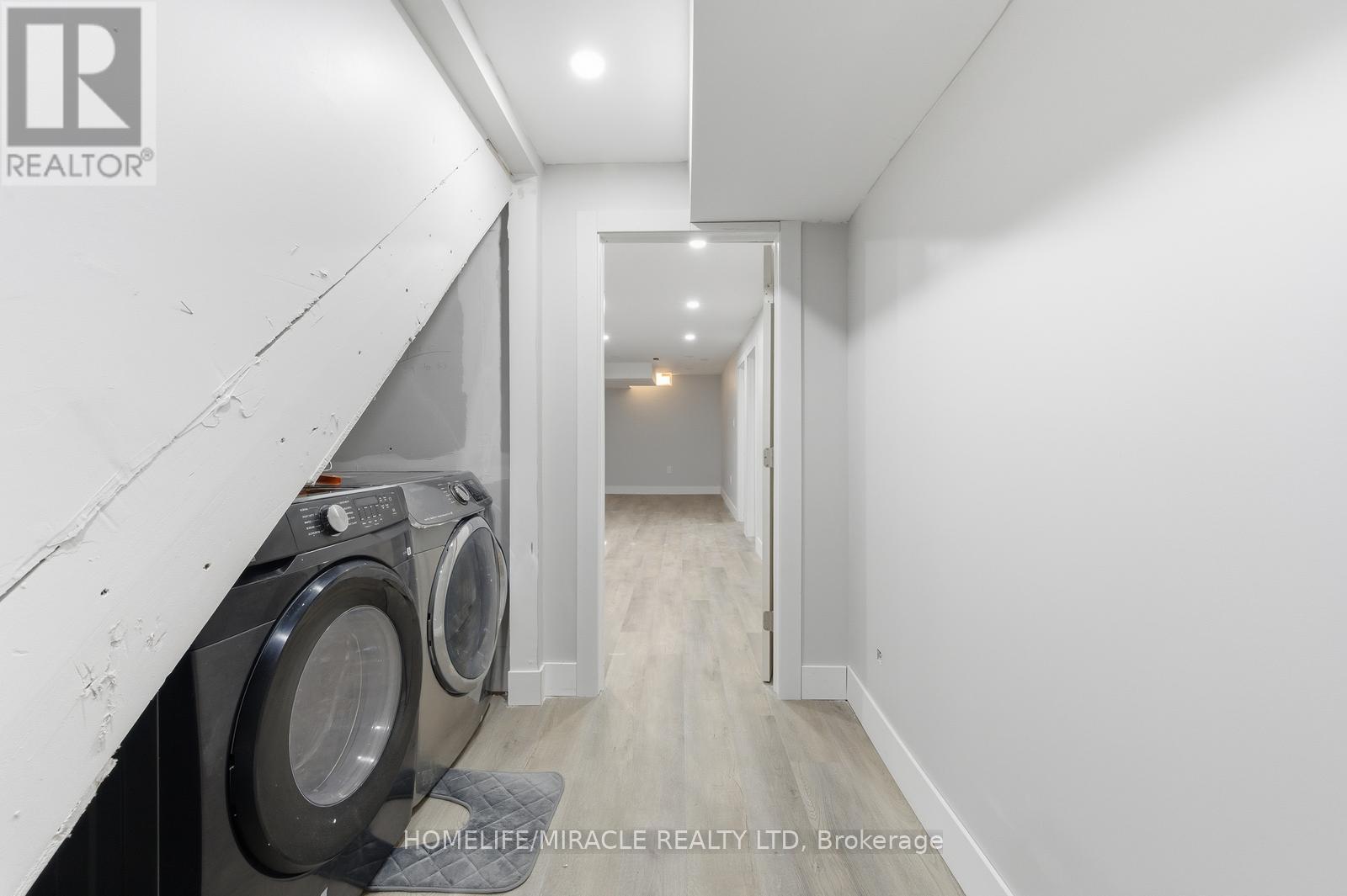 99 Spicebush Terrace, Brampton, ON - Indoor Photo Showing Laundry Room