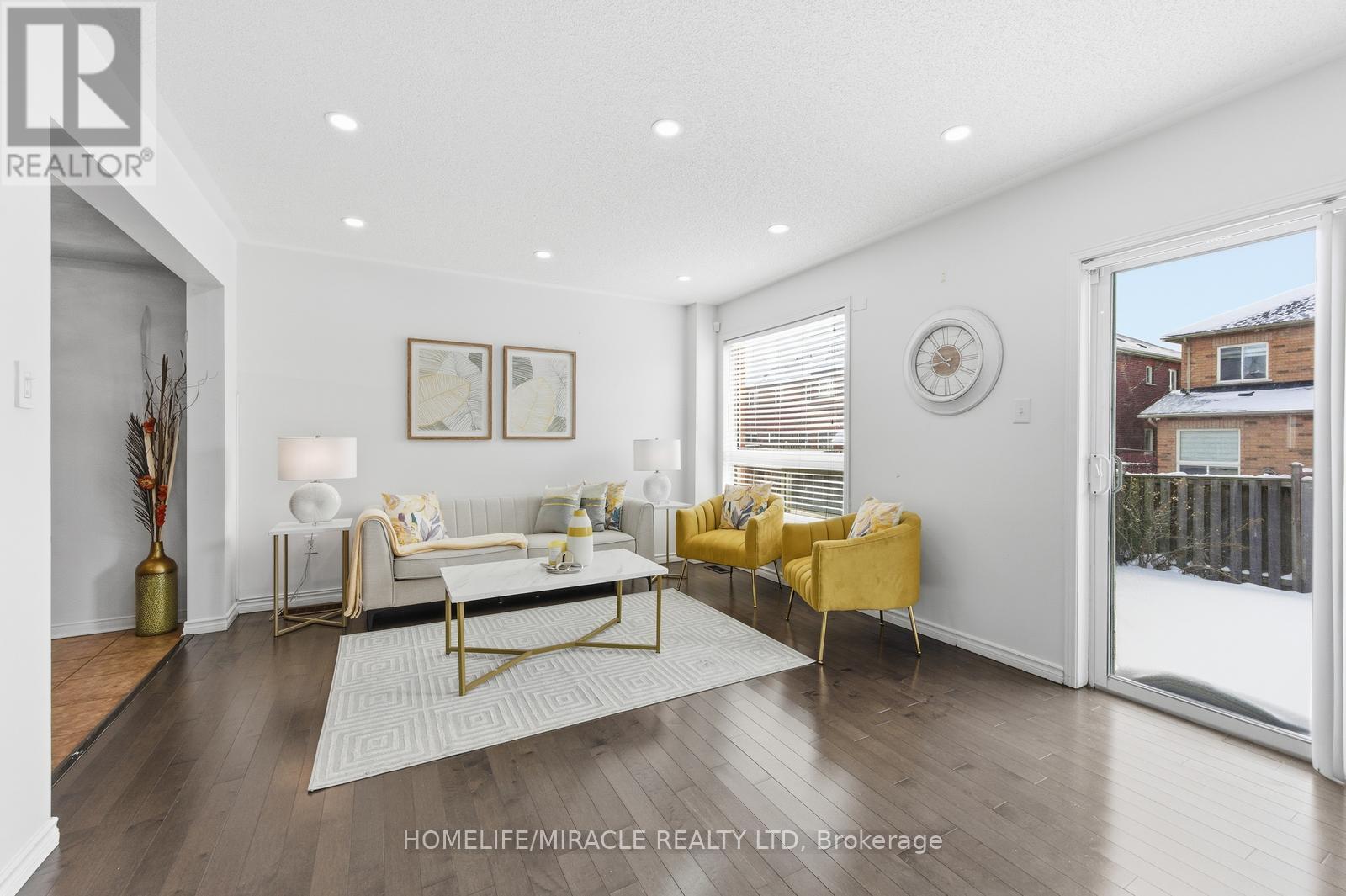 99 Spicebush Terrace, Brampton, ON - Indoor Photo Showing Living Room