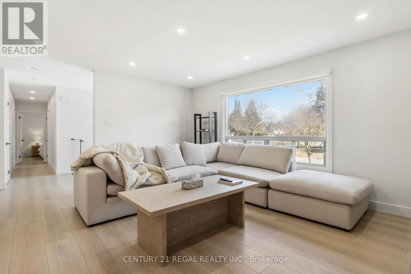 26 Sir Bedevere Place, Markham, ON - Indoor Photo Showing Living Room