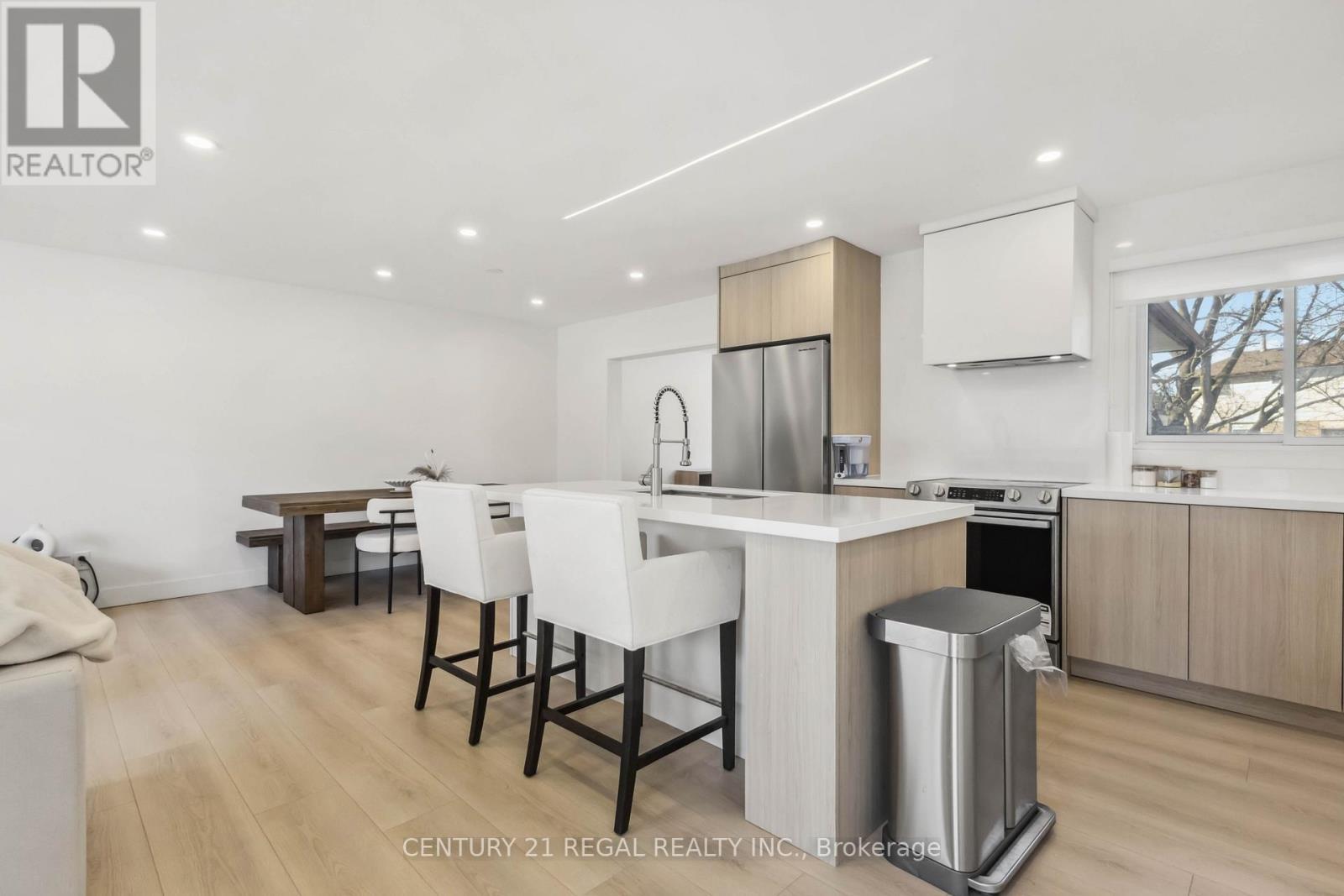 26 Sir Bedevere Place, Markham, ON - Indoor Photo Showing Kitchen With Upgraded Kitchen