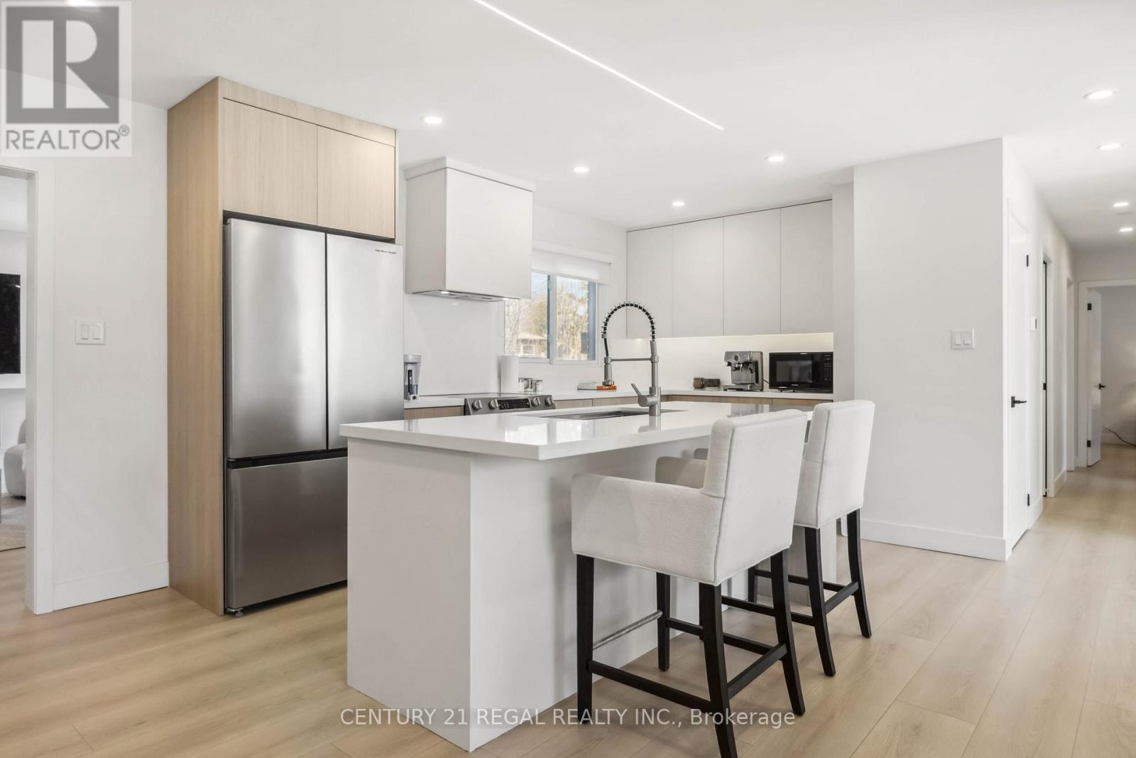 26 Sir Bedevere Place, Markham, ON - Indoor Photo Showing Kitchen With Upgraded Kitchen