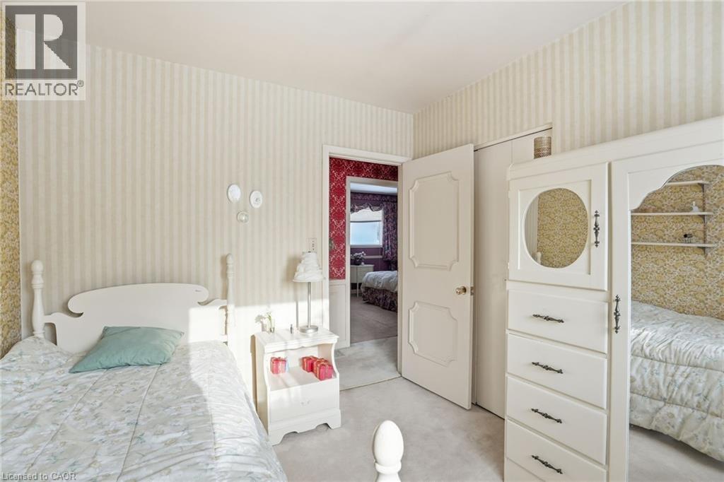 167 Fallingbrook Drive, Hamilton, ON - Indoor Photo Showing Bedroom
