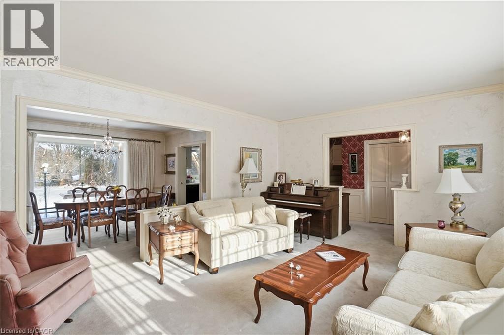 167 Fallingbrook Drive, Hamilton, ON - Indoor Photo Showing Living Room