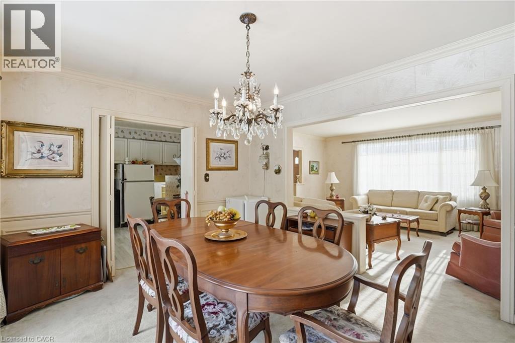 167 Fallingbrook Drive, Hamilton, ON - Indoor Photo Showing Dining Room