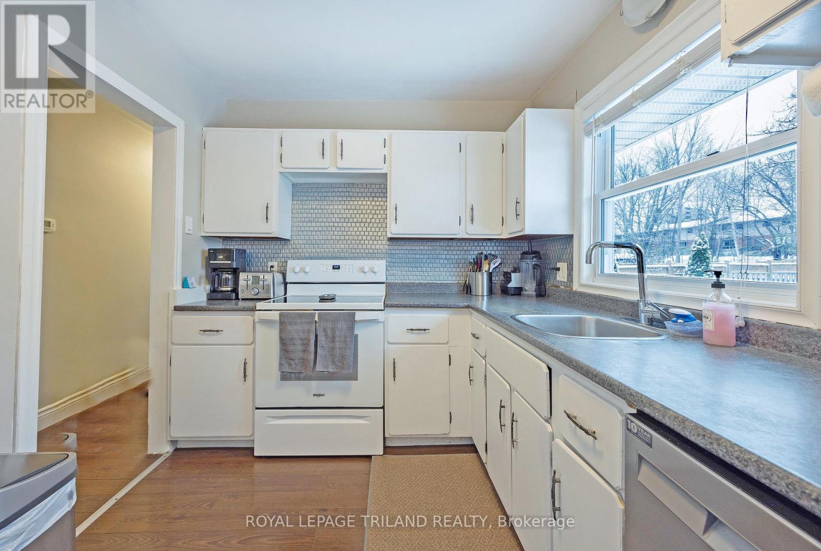 662 Eden Avenue, London South (South R), ON - Indoor Photo Showing Kitchen