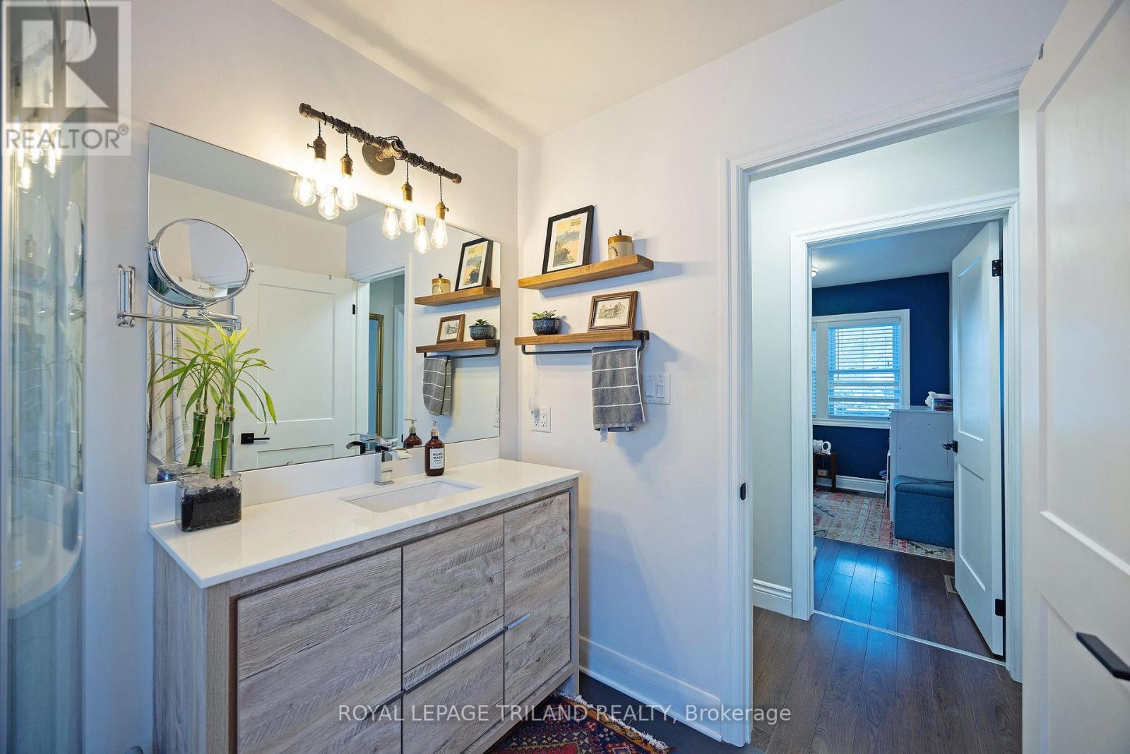 662 Eden Avenue, London South (South R), ON - Indoor Photo Showing Bathroom