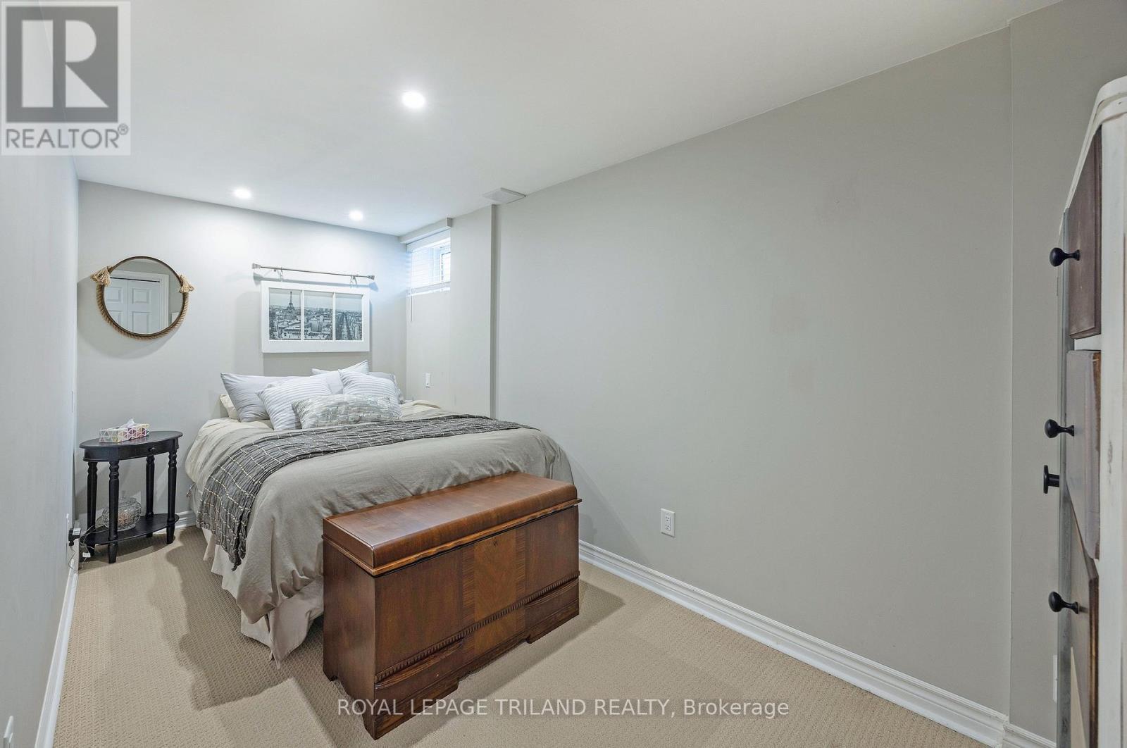 662 Eden Avenue, London South (South R), ON - Indoor Photo Showing Bedroom