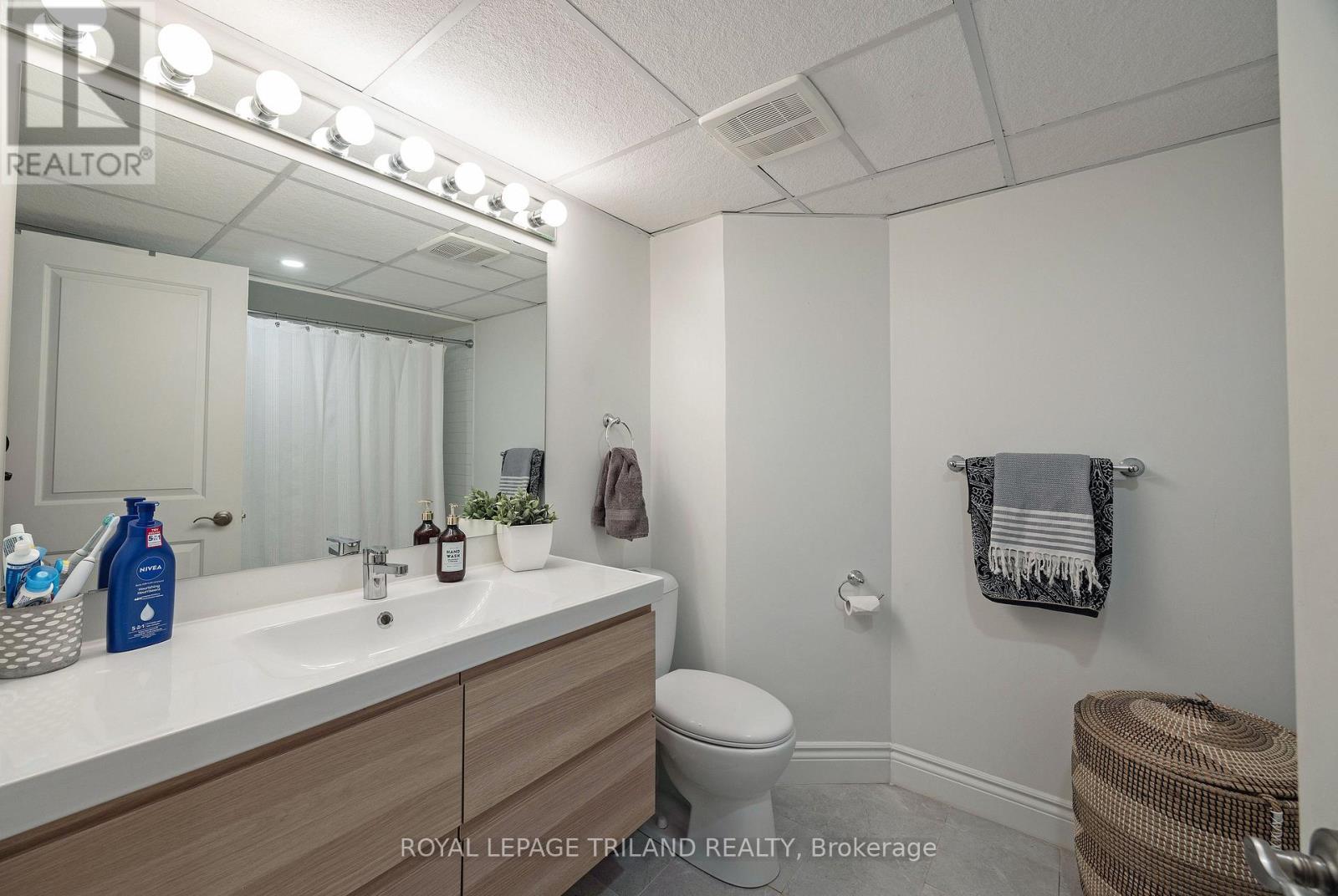 662 Eden Avenue, London South (South R), ON - Indoor Photo Showing Bathroom