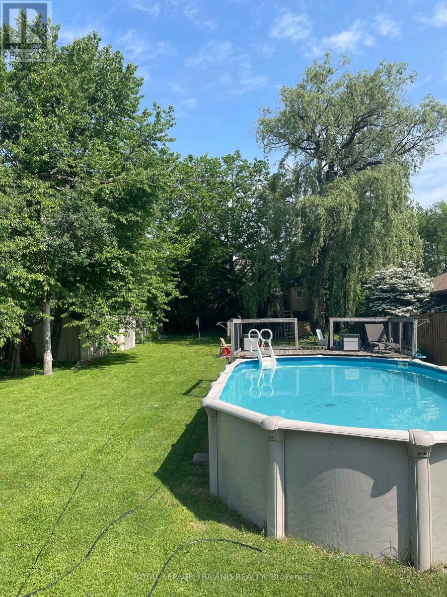 662 Eden Avenue, London South (South R), ON - Outdoor With Above Ground Pool With Backyard