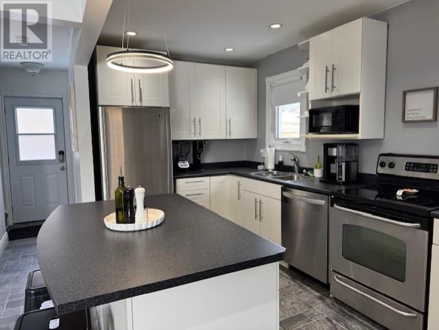 86 Gordon Ave, Thunder Bay, ON - Indoor Photo Showing Kitchen With Double Sink