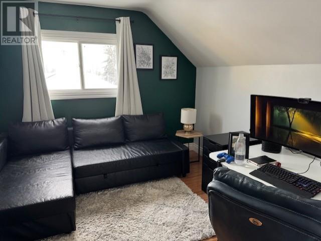 86 Gordon Ave, Thunder Bay, ON - Indoor Photo Showing Living Room