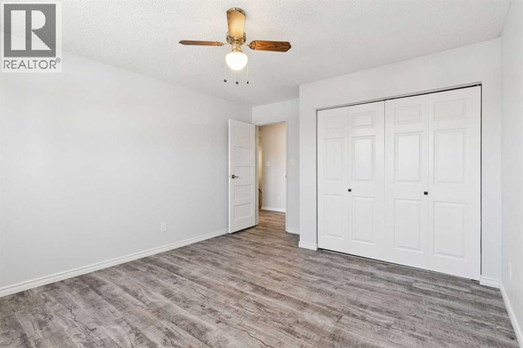 10618 Braeside Drive Sw, Calgary, AB - Indoor Photo Showing Other Room