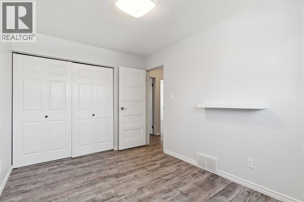 10618 Braeside Drive Sw, Calgary, AB - Indoor Photo Showing Other Room