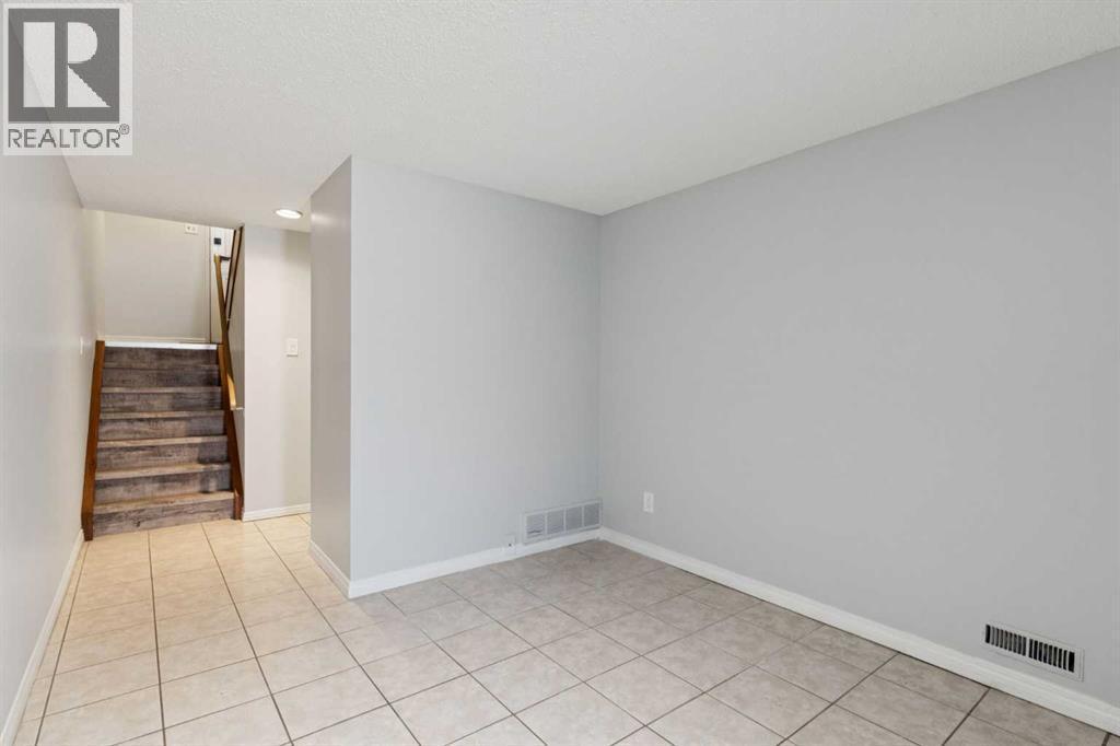 10618 Braeside Drive Sw, Calgary, AB - Indoor Photo Showing Other Room