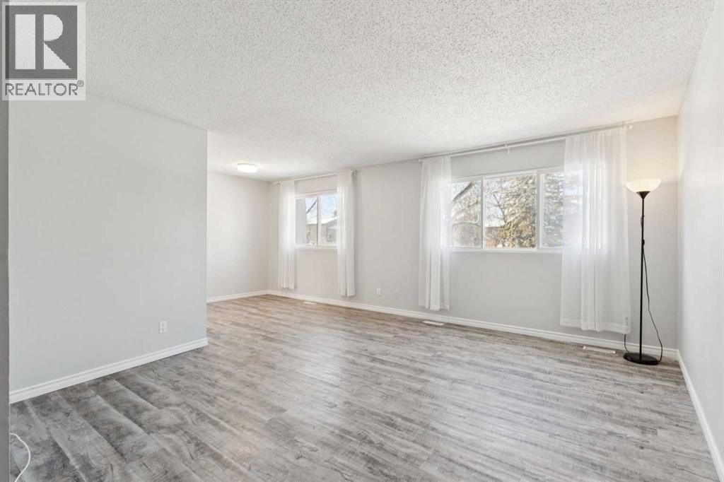 10618 Braeside Drive Sw, Calgary, AB - Indoor Photo Showing Other Room