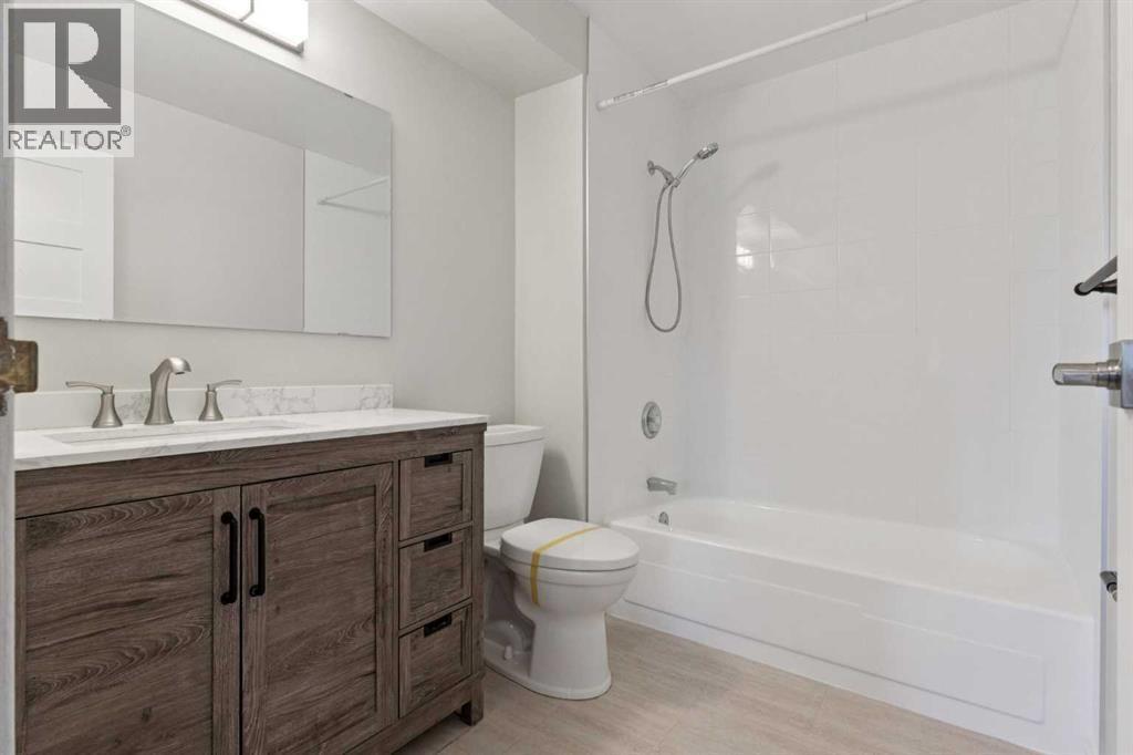 10618 Braeside Drive Sw, Calgary, AB - Indoor Photo Showing Bathroom