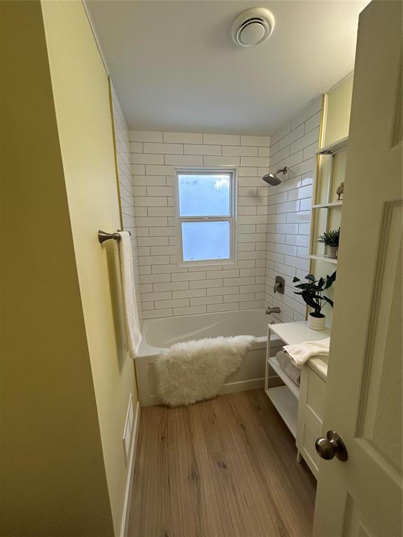 11 Portland Avenue, Winnipeg, MB - Indoor Photo Showing Bathroom