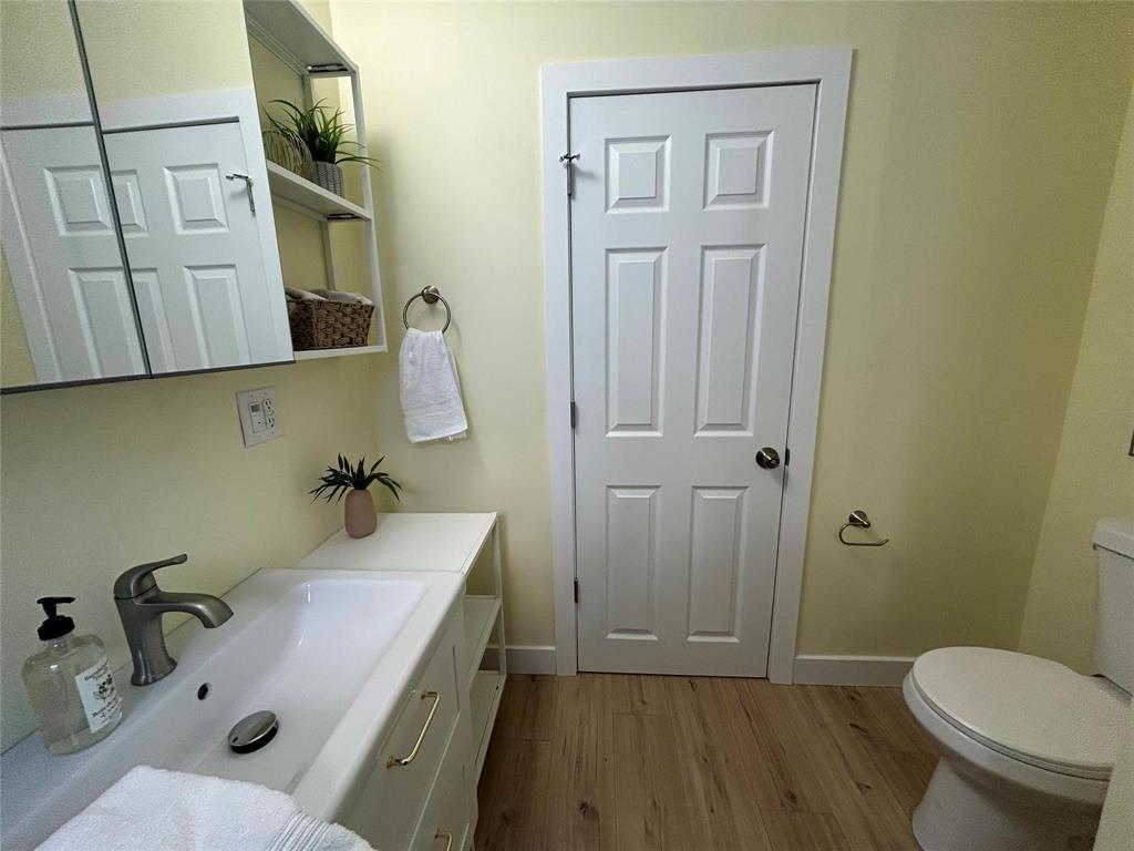 11 Portland Avenue, Winnipeg, MB - Indoor Photo Showing Bathroom
