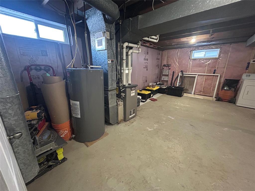 11 Portland Avenue, Winnipeg, MB - Indoor Photo Showing Basement