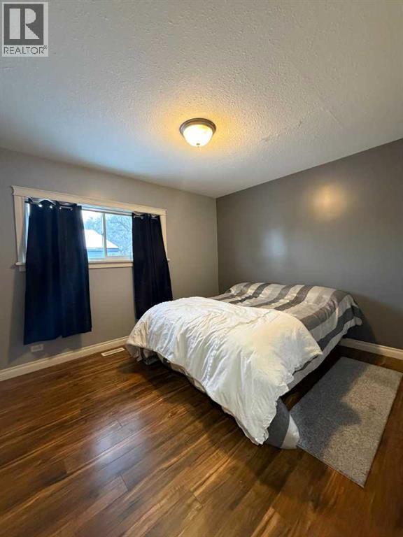 100 Balaclava Street, Veteran, AB - Indoor Photo Showing Bedroom