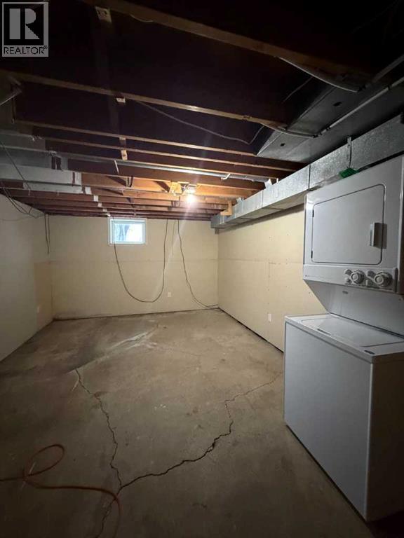 100 Balaclava Street, Veteran, AB - Indoor Photo Showing Laundry Room