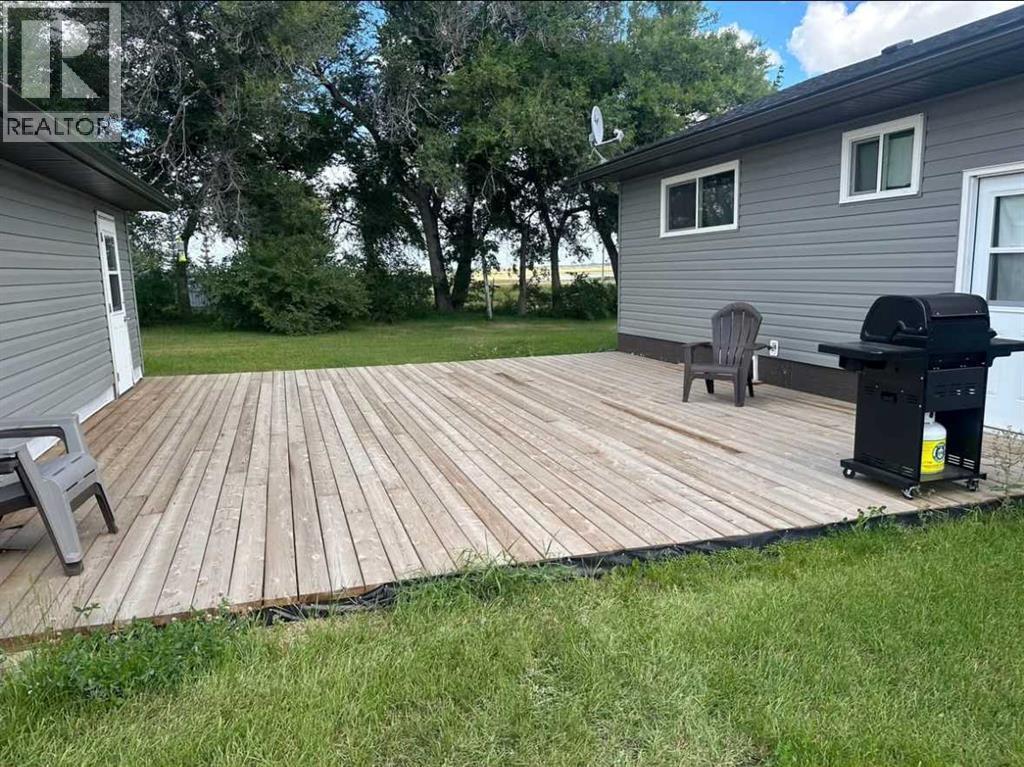 100 Balaclava Street, Veteran, AB - Outdoor With Deck Patio Veranda With Exterior