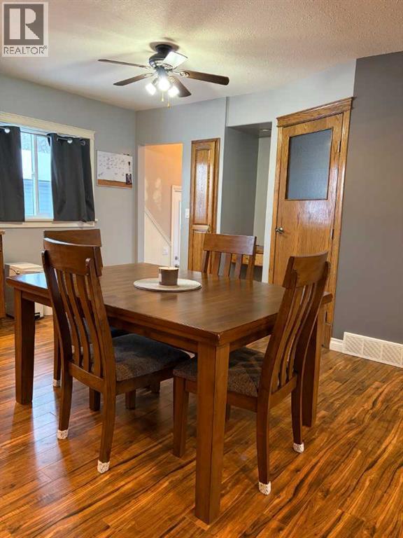 100 Balaclava Street, Veteran, AB - Indoor Photo Showing Dining Room