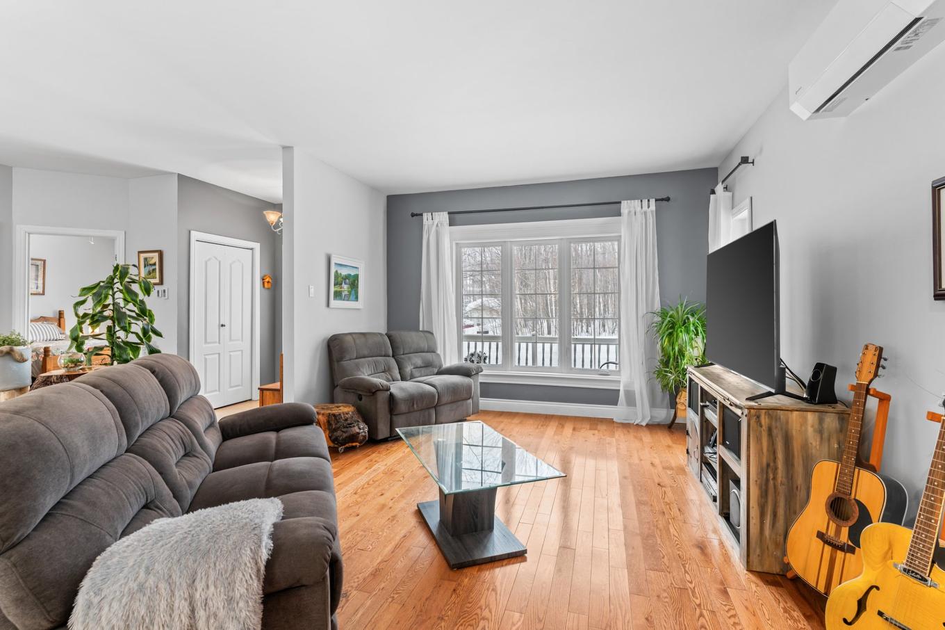Salon - 125 Rue Pascal, Sainte-Sophie, QC - Indoor Photo Showing Living Room