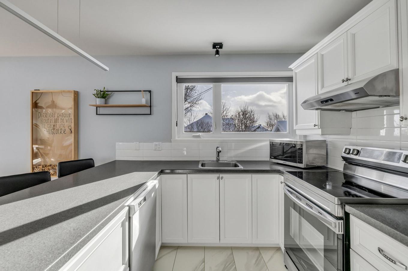 Kitchen - 6665 Rue Des Bourraches, Québec (Les Rivières), QC - Indoor Photo Showing Kitchen