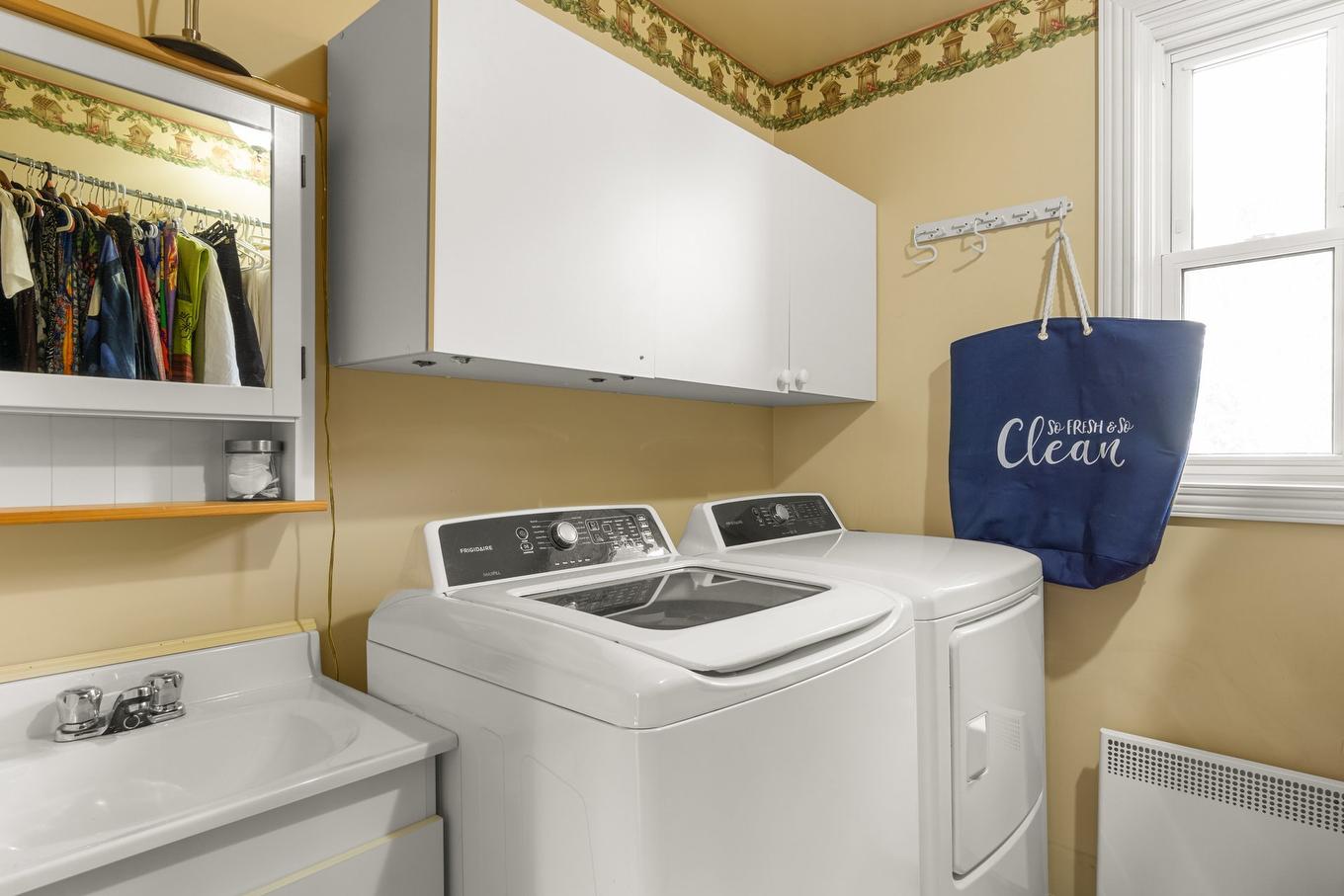 Laundry room - 82 Rue De L'Union, Shawinigan, QC - Indoor Photo Showing Laundry Room