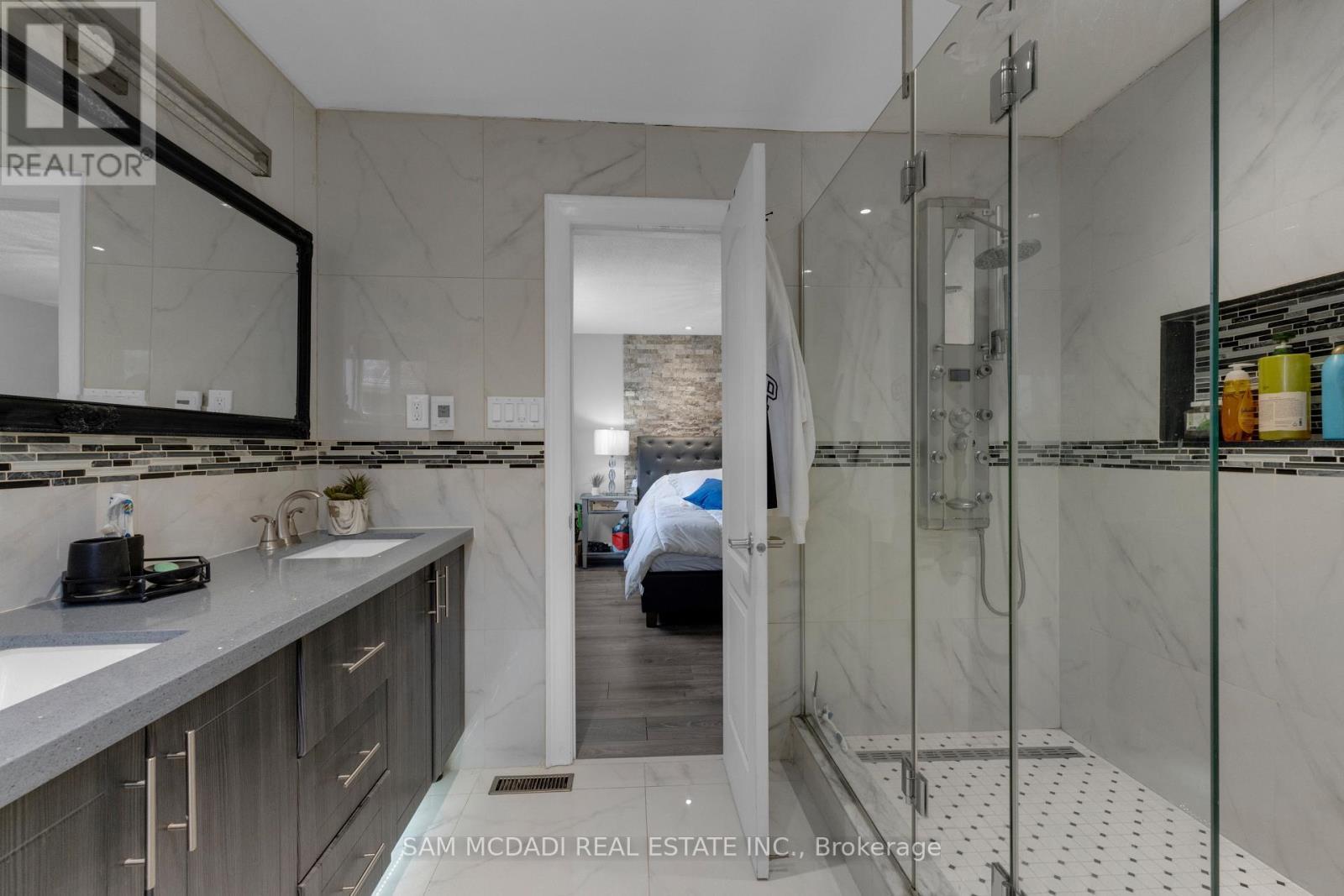 3722 Densbury Drive, Mississauga, ON - Indoor Photo Showing Bathroom