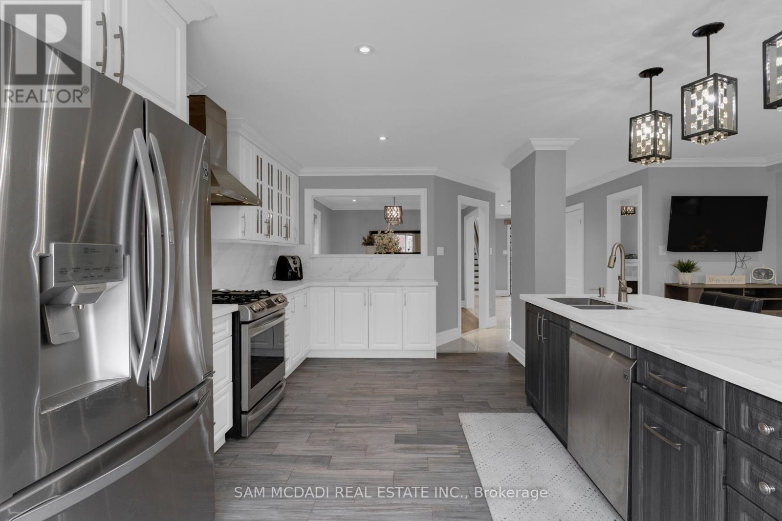 3722 Densbury Drive, Mississauga, ON - Indoor Photo Showing Kitchen With Stainless Steel Kitchen With Double Sink
