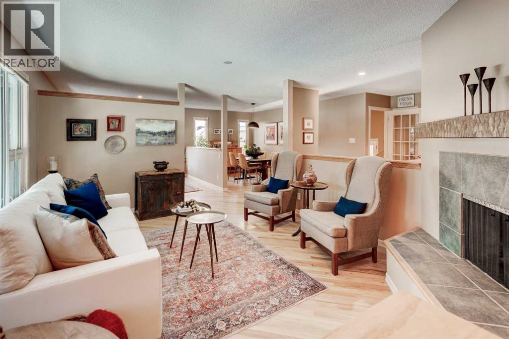9 Mountain Place, Okotoks, AB - Indoor Photo Showing Living Room