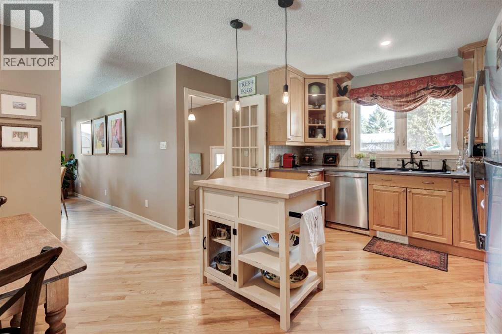 9 Mountain Place, Okotoks, AB - Indoor Photo Showing Other Room