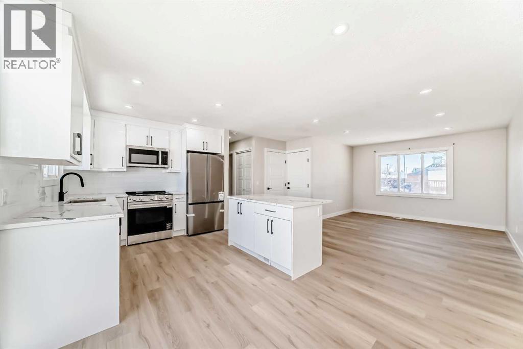 6128 Madigan Drive Ne, Calgary, AB - Indoor Photo Showing Kitchen