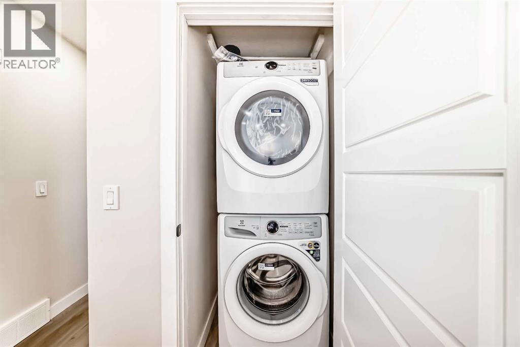 6128 Madigan Drive Ne, Calgary, AB - Indoor Photo Showing Laundry Room